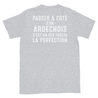 Thumbnail for Ardéchois frôler la perfection - T-shirt Standard - Ici & Là - T-shirts & Souvenirs de chez toi