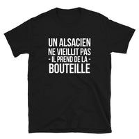 Thumbnail for Alsacien ne vieillit pas - Bouteille - T-shirt Standard - Ici & Là - T-shirts & Souvenirs de chez toi