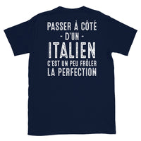 Thumbnail for T-shirt Italie bleu marine dos - Frôler la perfection avec humour