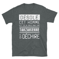Thumbnail for T-shirt Tanzanienne bleu marine - Désolé ce mec est pris par une fille