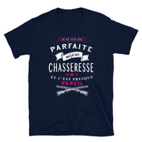 Thumbnail for T-shirt Chasseresse gris foncé - Design humoristique et local