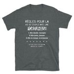 Règle pour vivre avec une Portugaise - T-shirt Standard - Ici & Là - T-shirts & Souvenirs de chez toi