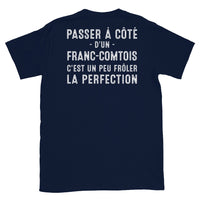 Thumbnail for Comtois frôler la perfection - T-shirt Standard - Ici & Là - T-shirts & Souvenirs de chez toi