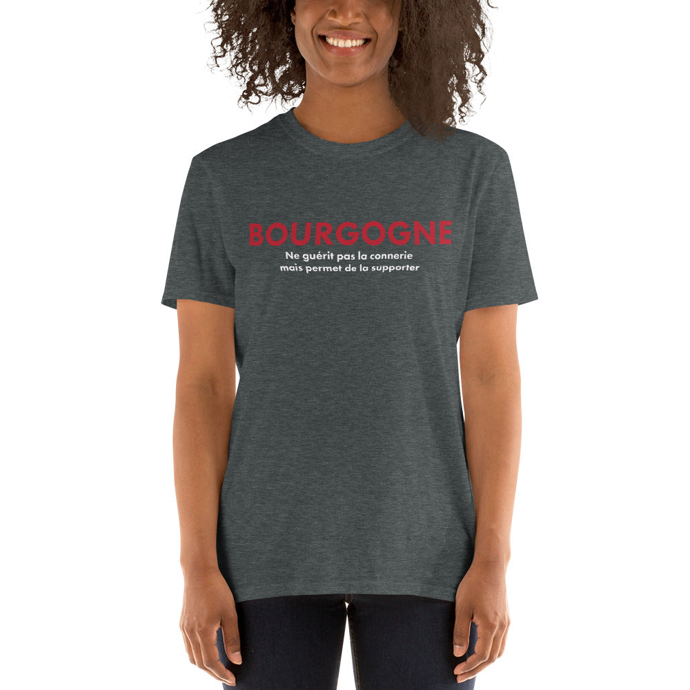 Bourgogne ne guérit pas la connerie - T-shirt Standard - Ici & Là - T-shirts & Souvenirs de chez toi