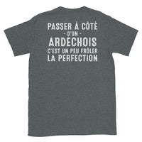 Thumbnail for Ardéchois frôler la perfection - T-shirt Standard - Ici & Là - T-shirts & Souvenirs de chez toi