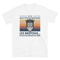 Thumbnail for Deux types de Personnes : Les Bretons - T-shirt Standard - Ici & Là - T-shirts & Souvenirs de chez toi