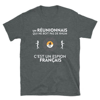 Thumbnail for T-shirt Réunion gris foncé - Le gars qui ne boit pas c'est un espion
