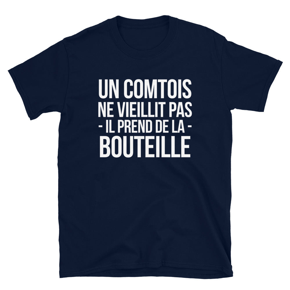 Comtois ne vieillit pas - Bouteille - T-shirt Standard - Ici & Là - T-shirts & Souvenirs de chez toi