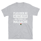 Plus Rien Ne Me Fait Peur Ma Femme Est Malgache - T-shirt Standard - Ici & Là - T-shirts & Souvenirs de chez toi