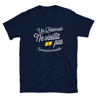 Thumbnail for Un Béarnais prend de la bouteille - T-shirt Standard - Ici & Là - T-shirts & Souvenirs de chez toi