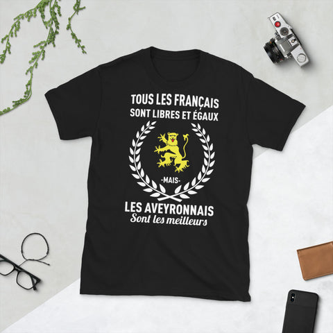 Libres et égaux - Aveyron - T-shirt standard - Ici & Là - T-shirts & Souvenirs de chez toi