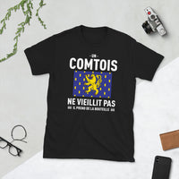 Thumbnail for Un Comtois ne vieillit pas il prend de la bouteille - T-shirt Standard - Ici & Là - T-shirts & Souvenirs de chez toi