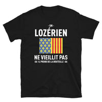 Thumbnail for Un Lozérien ne vieillit pas il prend de la bouteille - T-shirt standard - Ici & Là - T-shirts & Souvenirs de chez toi