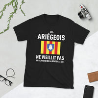 Thumbnail for Un Ariégeois ne vieillit pas il prend de la bouteille - T-shirt standard - Ici & Là - T-shirts & Souvenirs de chez toi