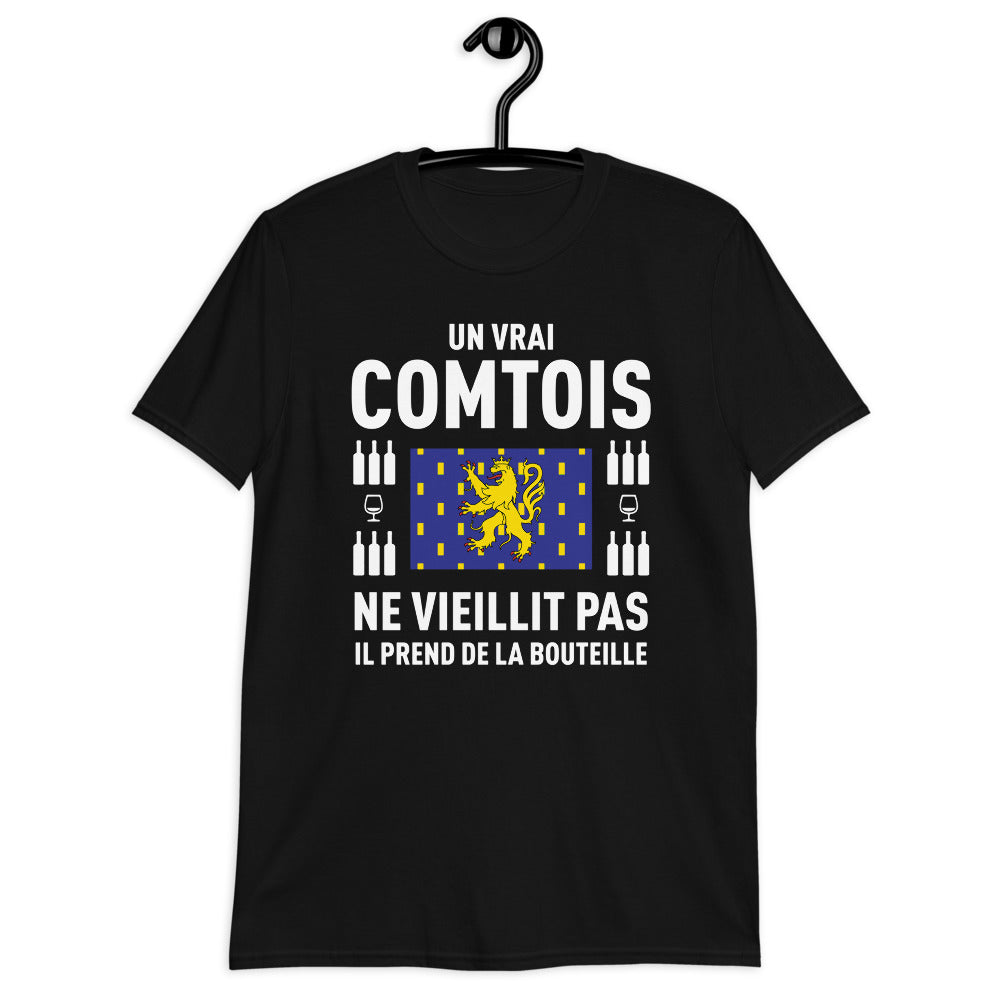 Un vrai Comtois prend de la bouteille - T-shirt standard - Ici & Là - T-shirts & Souvenirs de chez toi