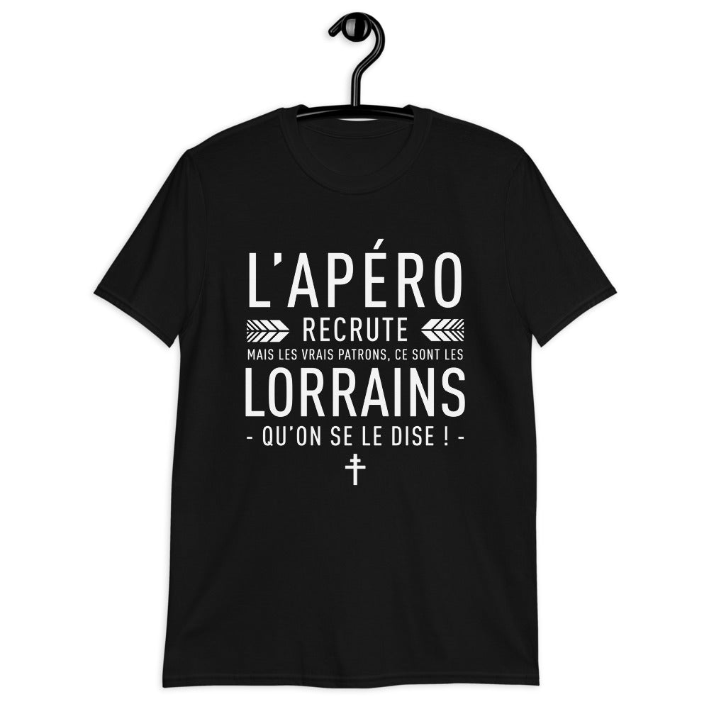 L'Apéro recrute mais les patrons c'Est les Lorrains - T-shirt standard - Ici & Là - T-shirts & Souvenirs de chez toi