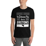 Ne déconne pas avec les Bretons - T-shirt standard - Ici & Là - T-shirts & Souvenirs de chez toi