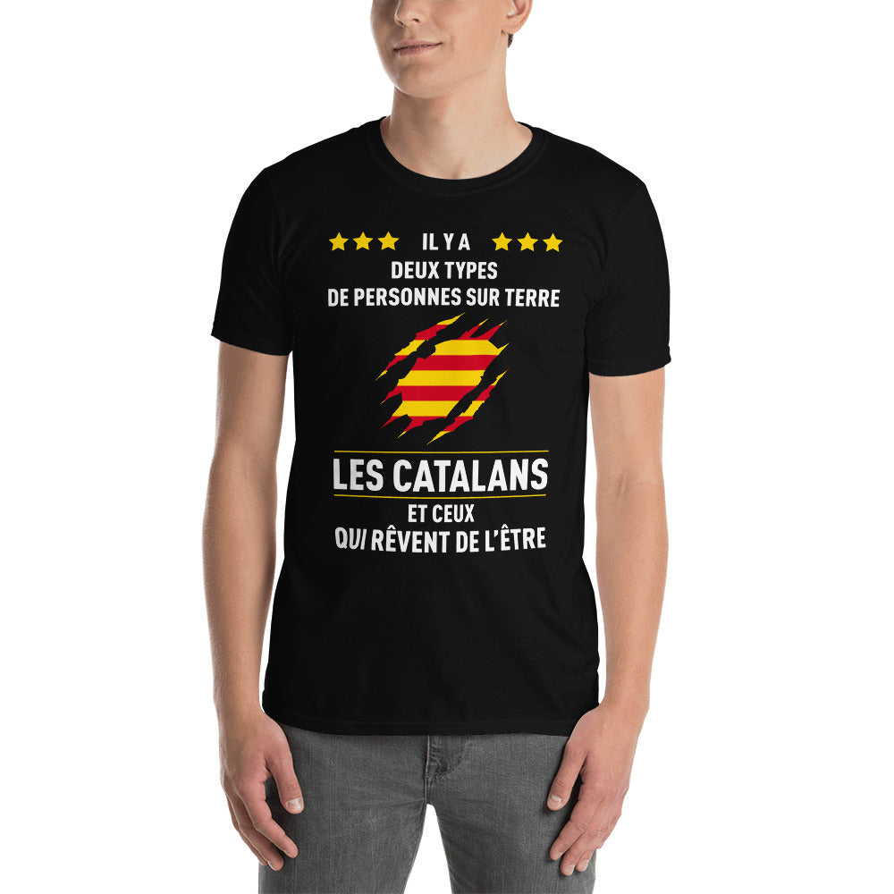 Catalans, Il y a deux types de personnes - T-shirt standard - Ici & Là - T-shirts & Souvenirs de chez toi