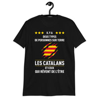 Thumbnail for Catalans, Il y a deux types de personnes - T-shirt standard - Ici & Là - T-shirts & Souvenirs de chez toi