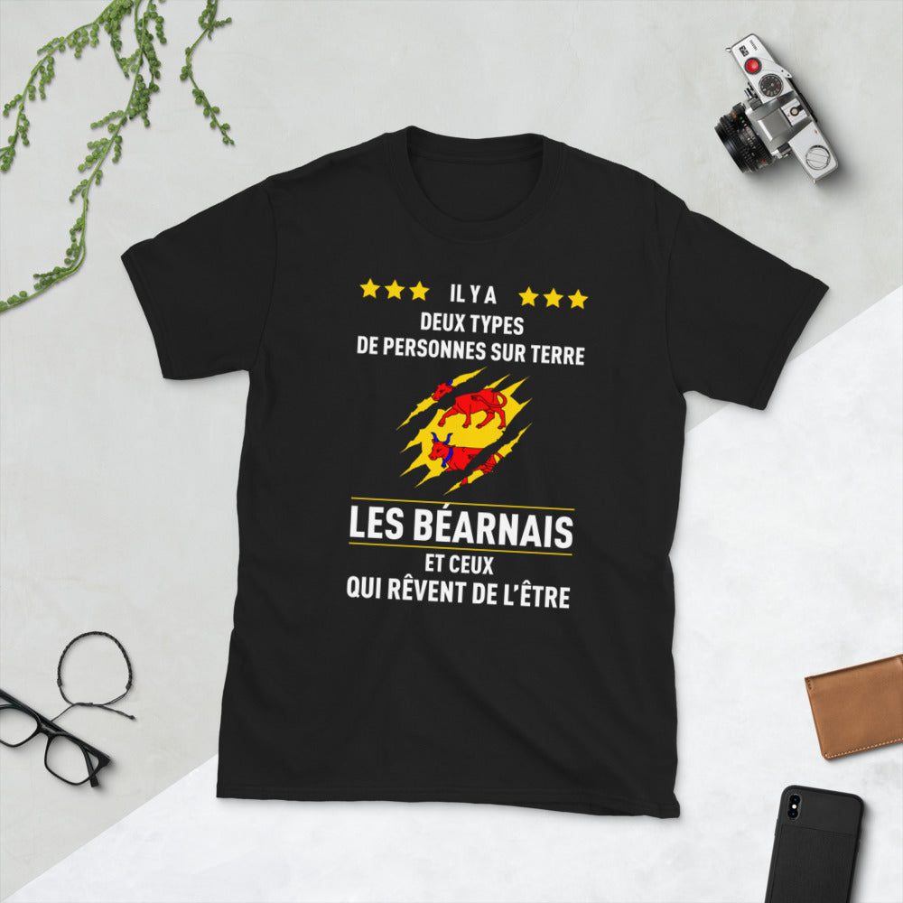 Béarnais, Il y a deux types de personnes - T-shirt standard - Ici & Là - T-shirts & Souvenirs de chez toi