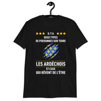 Thumbnail for Ardéchois, Il y a deux types de personnes - T-shirt standard - Ici & Là - T-shirts & Souvenirs de chez toi