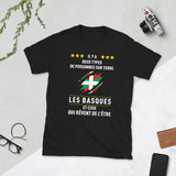 Basques, Il y a deux types de personnes - T-shirt standard - Ici & Là - T-shirts & Souvenirs de chez toi