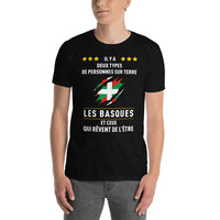 Thumbnail for Basques, Il y a deux types de personnes - T-shirt standard - Ici & Là - T-shirts & Souvenirs de chez toi