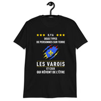 Thumbnail for Varois, Il y a deux types de personnes - T-shirt standard - Ici & Là - T-shirts & Souvenirs de chez toi