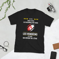 Thumbnail for Deux types de personnes, les Vendéens et ceux qui rêvent de l'être - T-shirt standard - Ici & Là - T-shirts & Souvenirs de chez toi