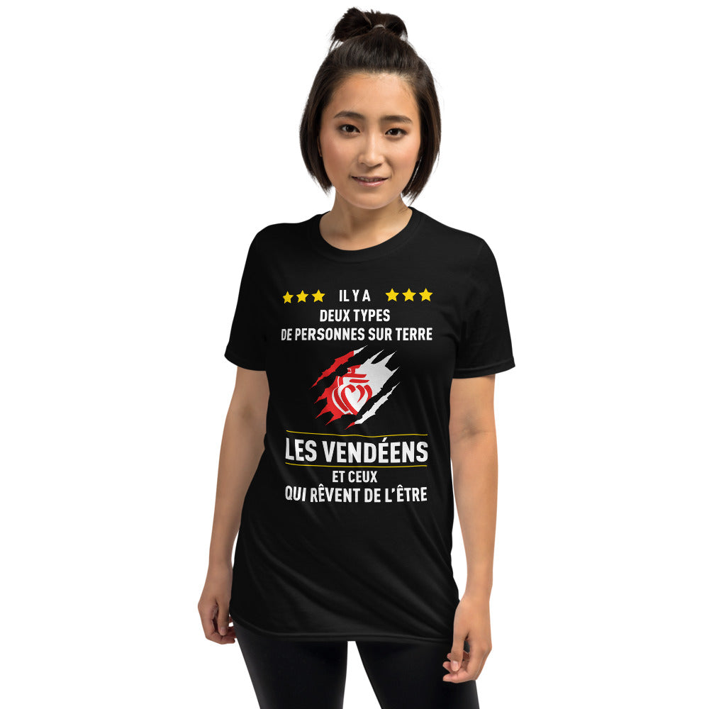 Deux types de personnes, les Vendéens et ceux qui rêvent de l'être - T-shirt standard - Ici & Là - T-shirts & Souvenirs de chez toi