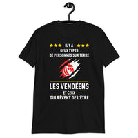 Thumbnail for Deux types de personnes, les Vendéens et ceux qui rêvent de l'être - T-shirt standard - Ici & Là - T-shirts & Souvenirs de chez toi