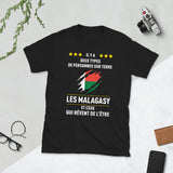 Deux types de personnes, les Malagasy et ceux qui rêvent de l'être - T-shirt standard Madagascard - Ici & Là - T-shirts & Souvenirs de chez toi