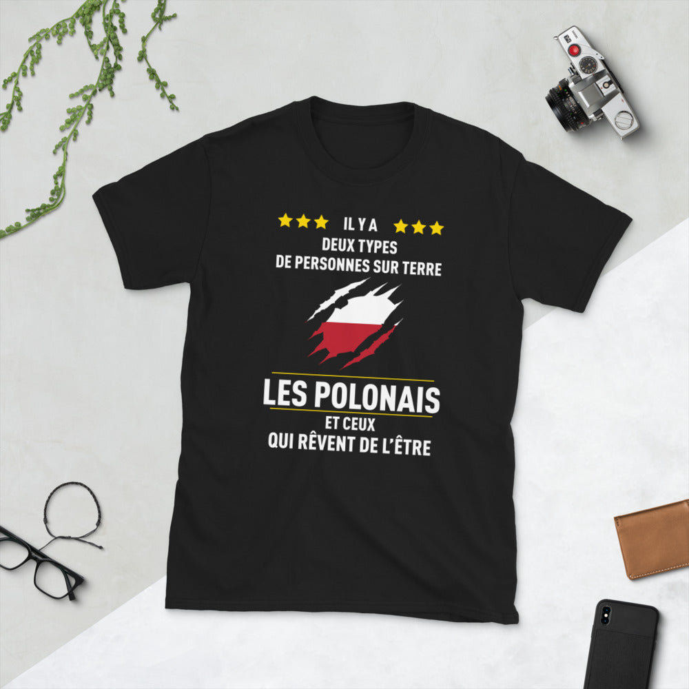 Deux types de personnes, les Polonais et ceux qui rêvent de l'être - T-shirt standard - Ici & Là - T-shirts & Souvenirs de chez toi