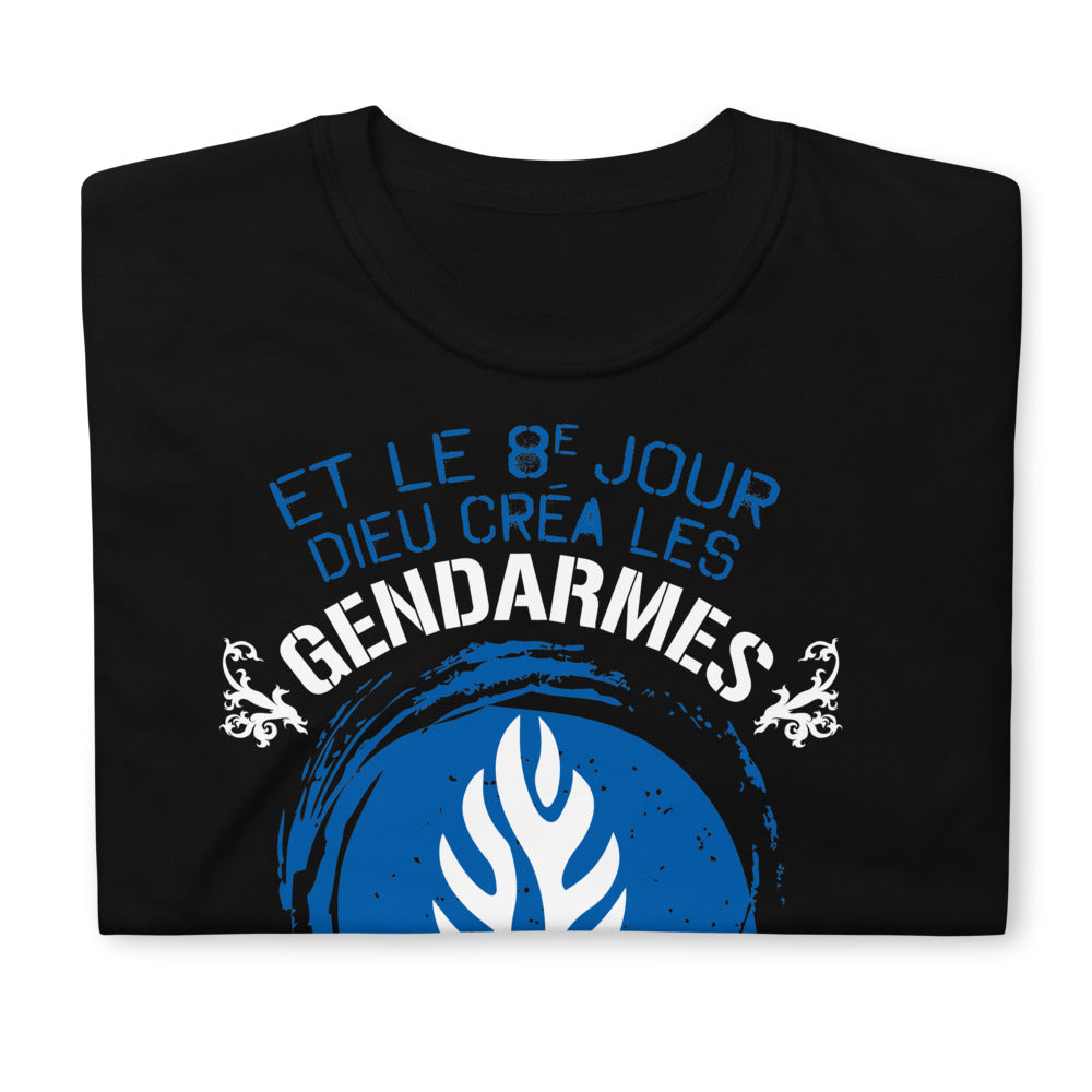 Dieu créa les Gendarmes et le diable se mit au Garde à vous - T-shirt standard