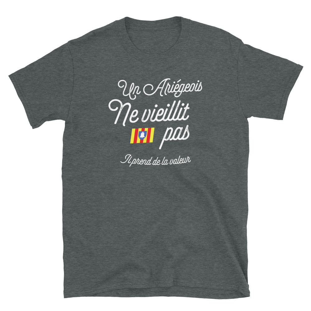 un Ariégeois ne vieillit pas - T-shirt standard - Ici & Là - T-shirts & Souvenirs de chez toi