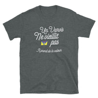 Thumbnail for Un Varois ne vieillit pas - T-shirt standard - Ici & Là - T-shirts & Souvenirs de chez toi