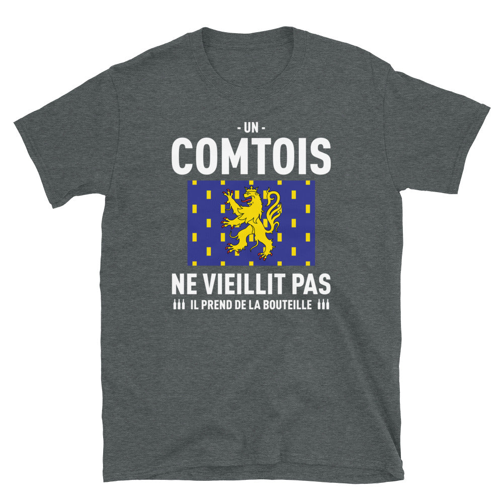 Un Comtois ne vieillit pas il prend de la bouteille - T-shirt Standard - Ici & Là - T-shirts & Souvenirs de chez toi