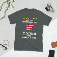 Thumbnail for Catalans, Il y a deux types de personnes - T-shirt standard - Ici & Là - T-shirts & Souvenirs de chez toi