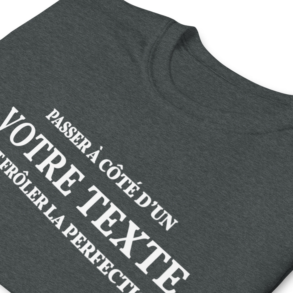 Passer à côté d'un "VOTRE TEXTE" - T-shirt standard à personnaliser