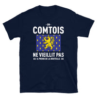 Thumbnail for Un Comtois ne vieillit pas il prend de la bouteille - T-shirt Standard - Ici & Là - T-shirts & Souvenirs de chez toi