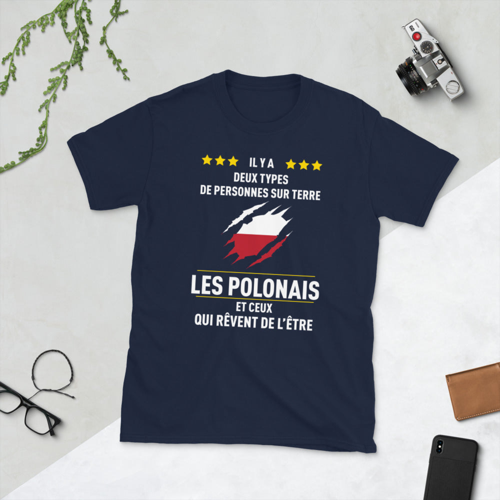 Deux types de personnes, les Polonais et ceux qui rêvent de l'être - T-shirt standard - Ici & Là - T-shirts & Souvenirs de chez toi