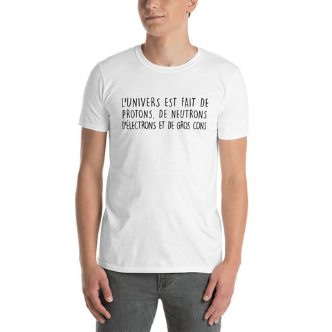 T-shirt humoristique - L'univers est fait de gros c*ns - Ici & Là - T-shirts & Souvenirs de chez toi