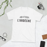 Ici c'est l'Ardèche - T-shirt standard - Ici & Là - T-shirts & Souvenirs de chez toi