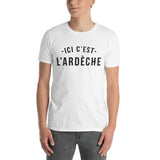 Ici c'est l'Ardèche - T-shirt standard - Ici & Là - T-shirts & Souvenirs de chez toi