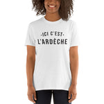 Ici c'est l'Ardèche - T-shirt standard - Ici & Là - T-shirts & Souvenirs de chez toi