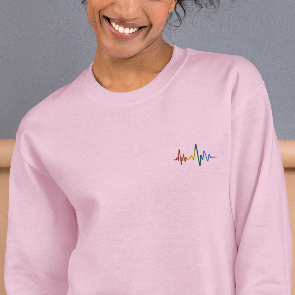 Battement de coeur brodé, arc-en-ciel LGBT - Sweatshirt brodé blanc ou rose - Ici & Là - T-shirts & Souvenirs de chez toi