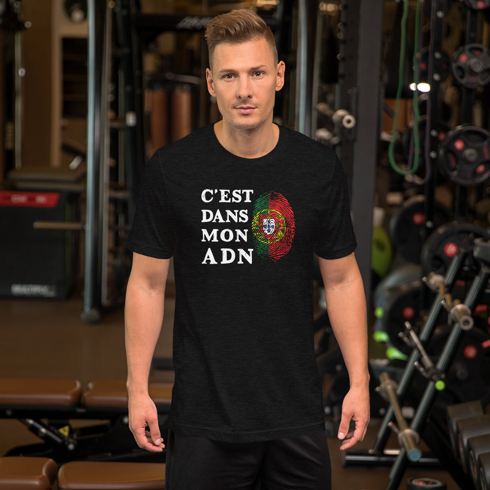 C'est dans mon ADN - Portugal - T-Shirt unisexe léger et doux - Ici & Là - T-shirts & Souvenirs de chez toi