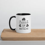 Il est où le bonheur, il est où ? Il est en Bretagne - Tasse Mug de couleur - Ici & Là - T-shirts & Souvenirs de chez toi