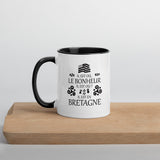 Il est où le bonheur, il est où ? Il est en Bretagne - Tasse Mug de couleur - Ici & Là - T-shirts & Souvenirs de chez toi