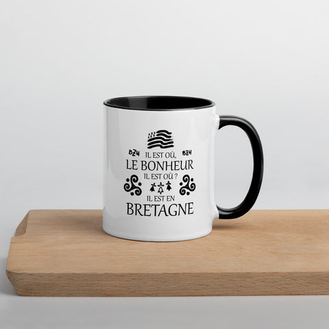 Il est où le bonheur, il est où ? Il est en Bretagne - Tasse Mug de couleur - Ici & Là - T-shirts & Souvenirs de chez toi